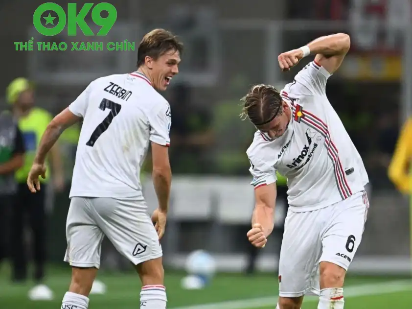 Cremonese đang rất hưng phấn sau khi vừa bất ngờ đánh bại AC Milan ở lượt trận mở màn Serie A mùa này (Ảnh: DAZN) Cremonese đang rất hưng phấn sau khi vừa bất ngờ đánh bại AC Milan ở lượt trận mở màn Serie A mùa này (Ảnh: DAZN)